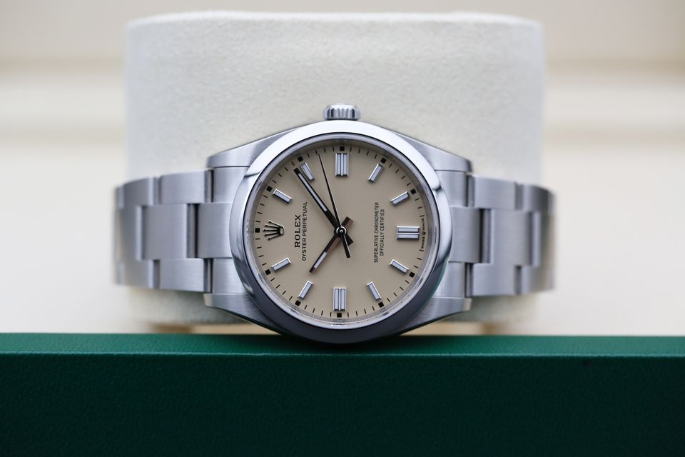 Rolex Oyster Perpetual 126000 Image 5